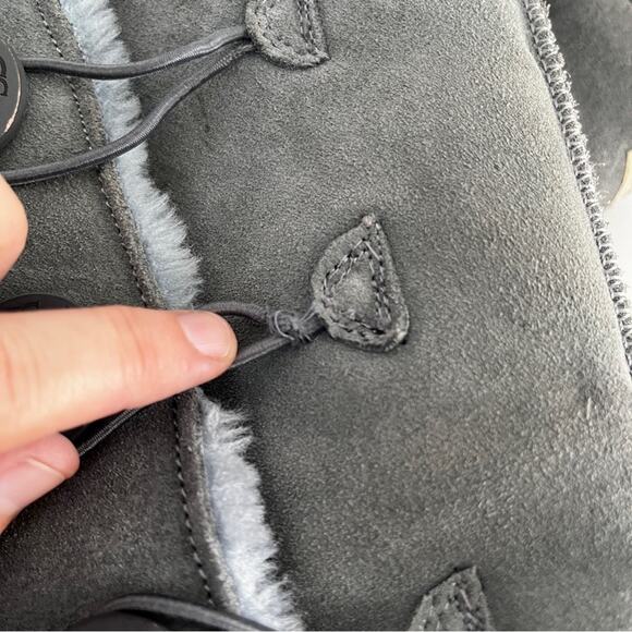 UGG Bailey Button Triplet II grey suede shearling boot size 9 - Picture 9 of 16